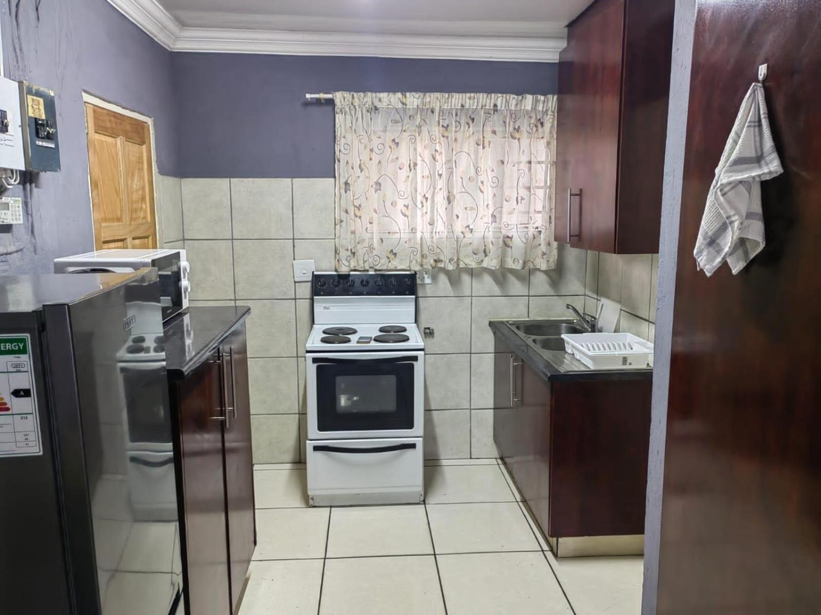 Sibahlenomhlambi Guesthouse スプリングズ エクステリア 写真