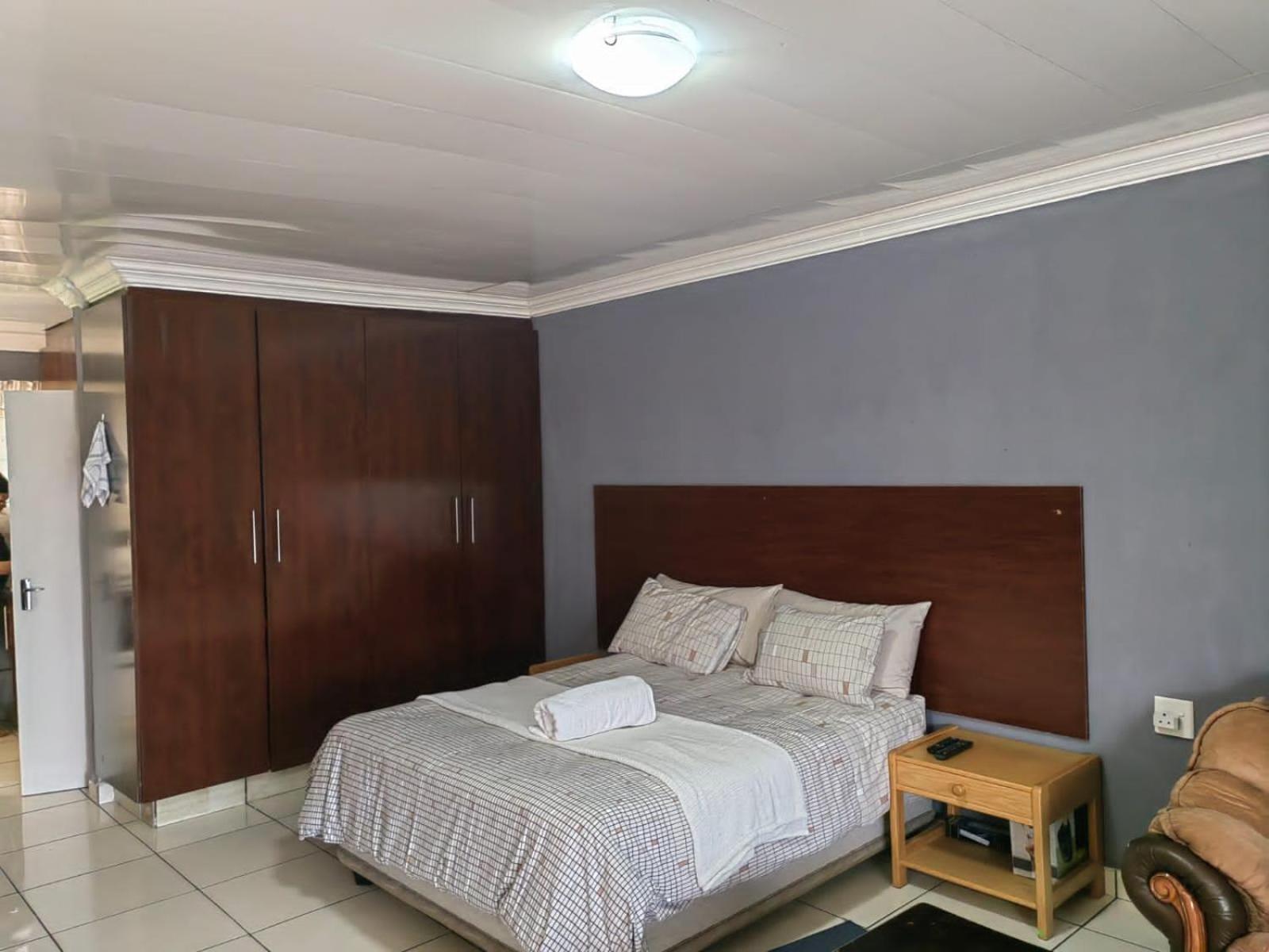 Sibahlenomhlambi Guesthouse スプリングズ エクステリア 写真