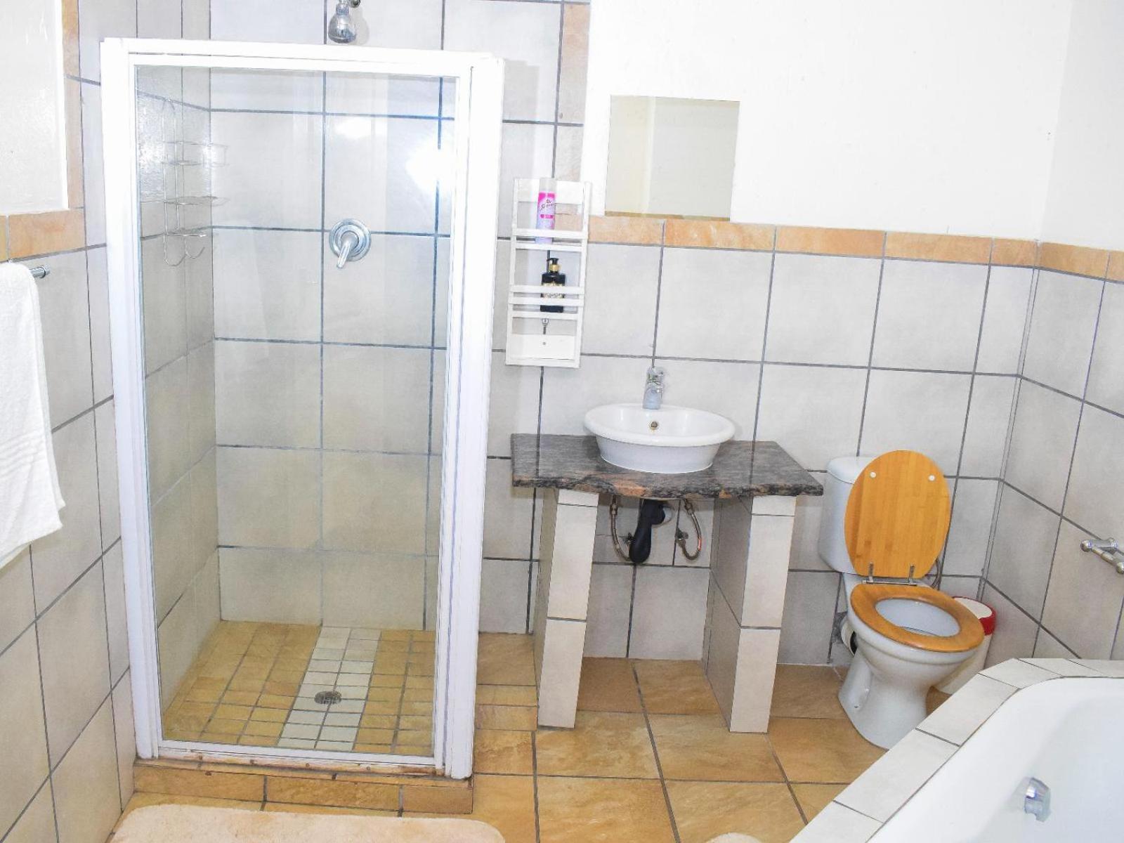 Sibahlenomhlambi Guesthouse スプリングズ 部屋 写真
